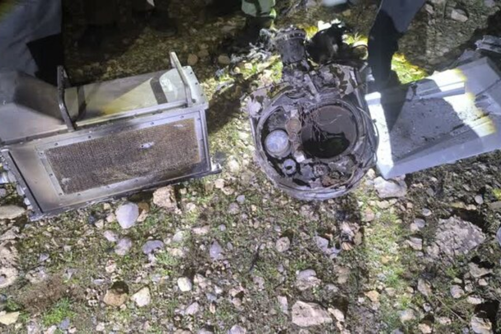 کشف هواگرد ساقط‌شده دشمن در ارتفاعات بختگان فارس