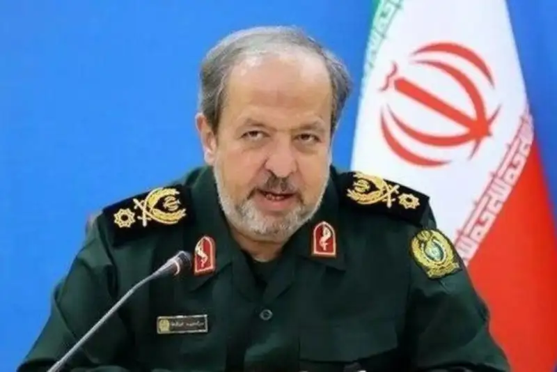 سرپرست وزارت دفاع: ارتش آیینه‌ی تمام قد اشداء علی الکفار بوده است