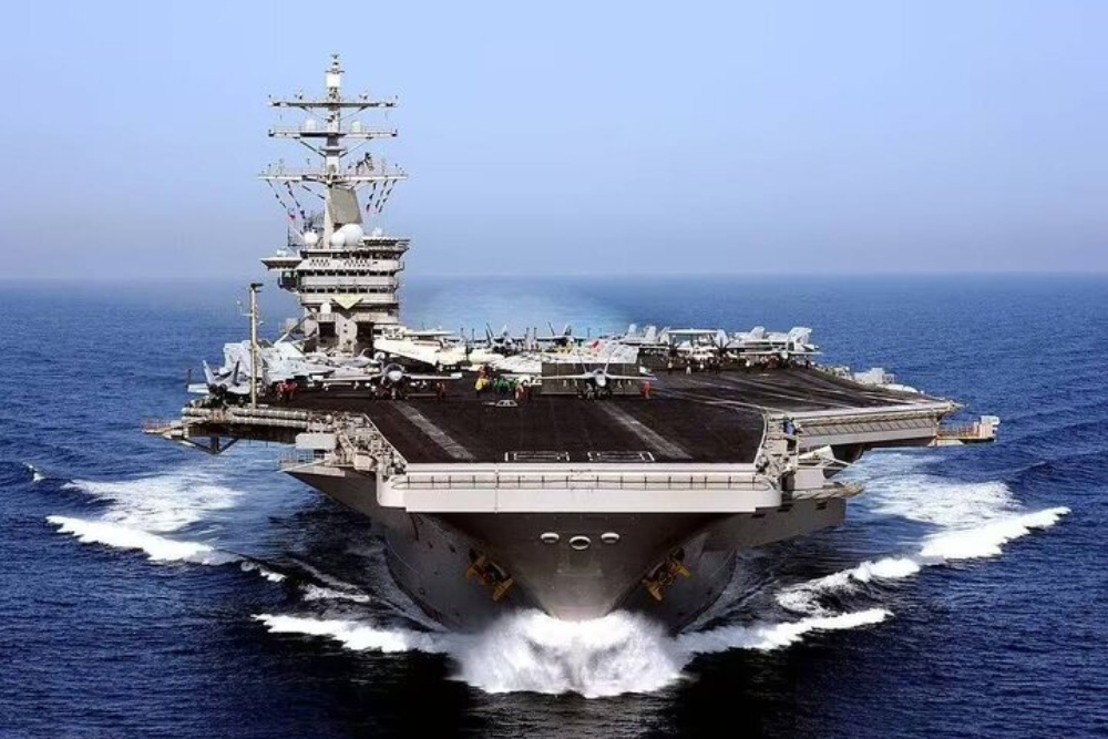 آتش‌سوزی مرموز در ناو هواپیمابر آیزنهاور آمریکا