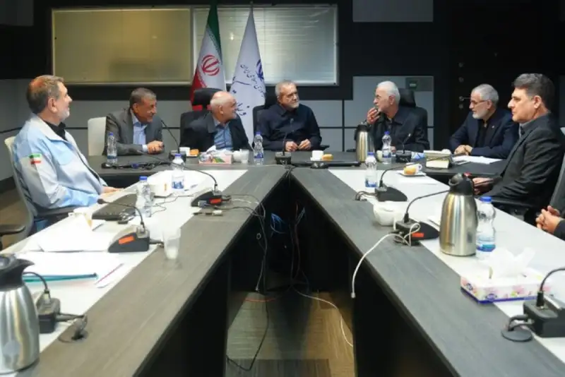 تأکید رئیس‌جمهوری بر ضرورت بازنگری در ساختار اختیارات استان‌ها