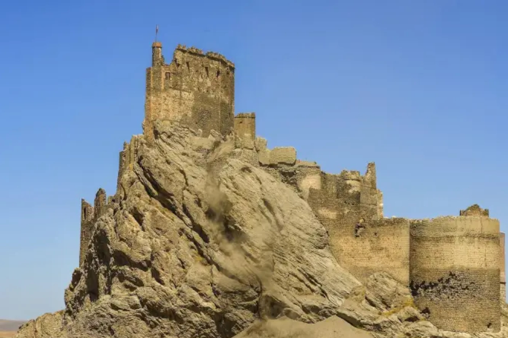 قلعه الموت از فردا میزبان گردشگران می‌شود