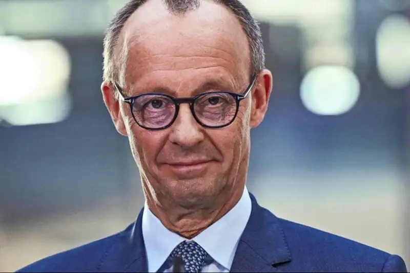 خرسندی صدر اعظم آلمان از بازگشایی تنگه هرمز