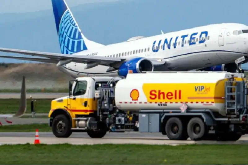 موج گسترده لغو پروازها درپی افزایش شدید هزینه‌ها