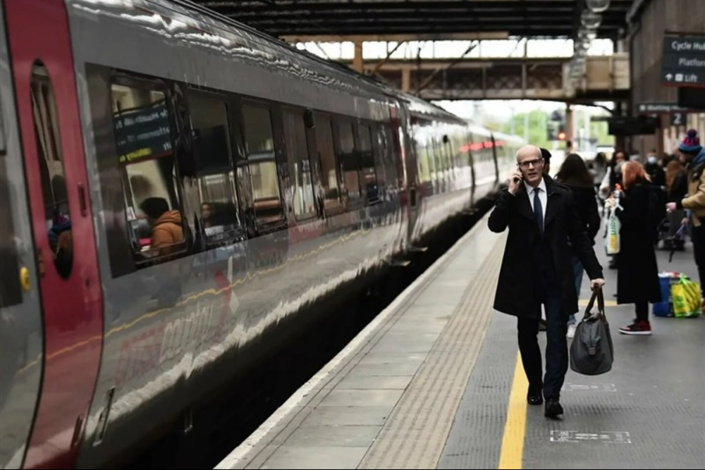 رئیس اتحادیه کارگران انگلیس: حمل‌ونقل عمومی باید رایگان شود