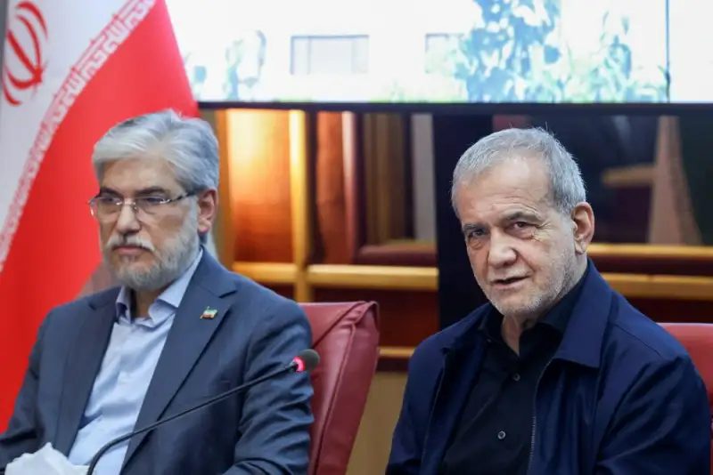 پزشکیان: دانشگاه‌ها باید در خط مقدم حل مسائل کشور باشند