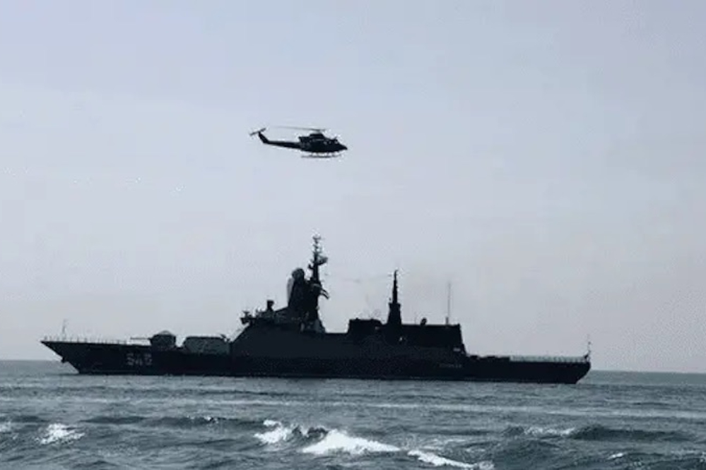 ابرنفتکش ایران از محاصره آمریکا عبور کرد