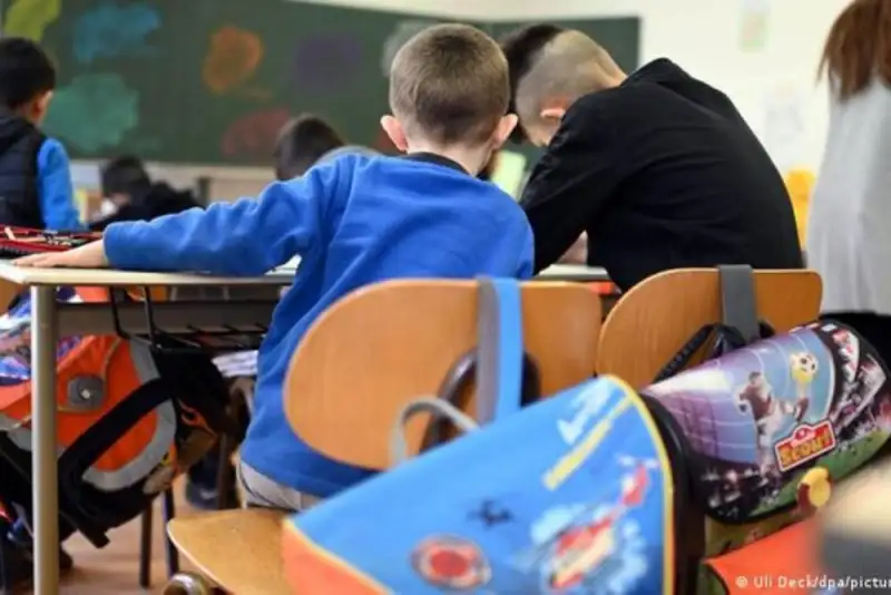 لندن برای مهار موبایل در مدارس گام برمی دارد