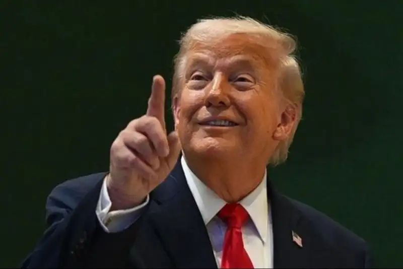 واکنش بی‌ادبانه ترامپ به جدایی تیم کوک از شرکت اپل