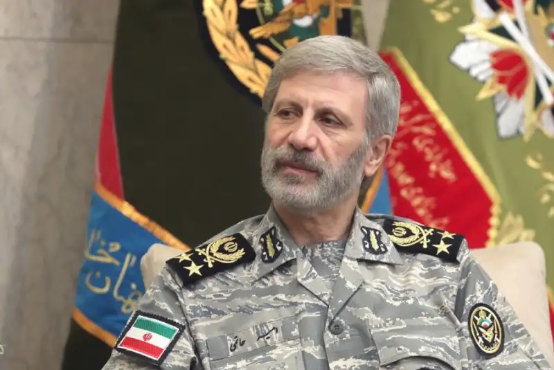 پیام سرلشکر حاتمی به مناسبت سالروز سپاه: اتحاد نیروهای مسلح ضامن امنیت کشور است