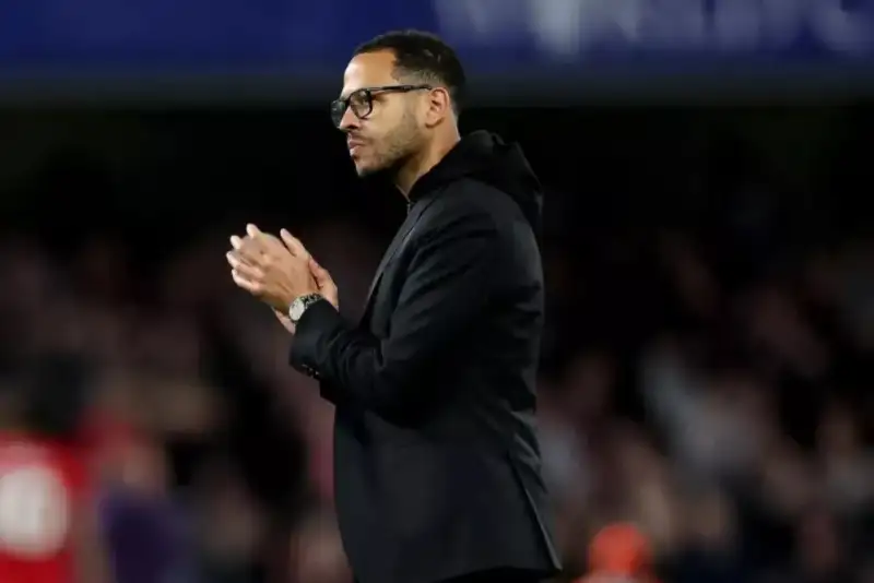 سرمربی چلسی برکنار شد