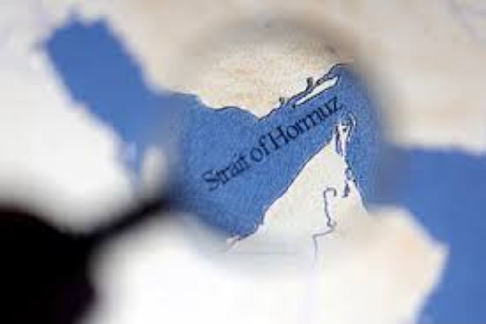 המשחק המסוכן של אירופה בנתיב המים האסטרטגי הגלובלי