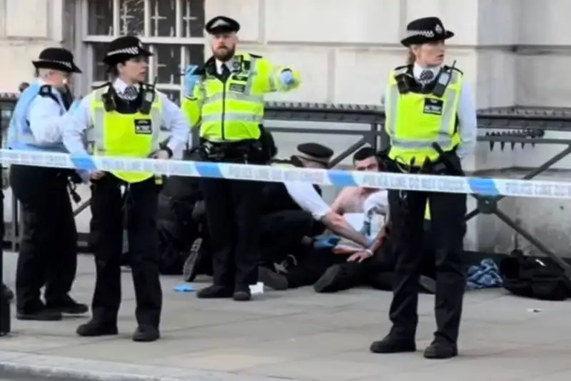 حمله ضدانقلاب به تجمع حامیان ایران در لندن