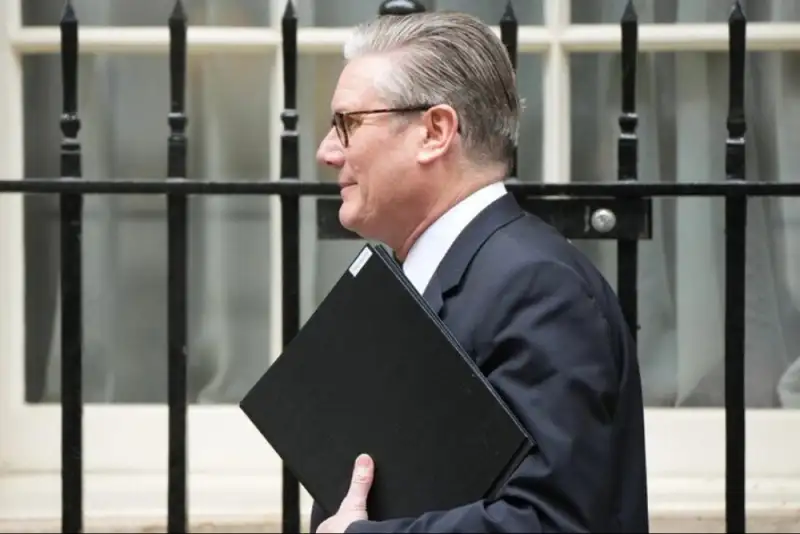 انتصاب سفیر برای آمریکا نخست وزیر بریتانیا را به دردسر انداخت