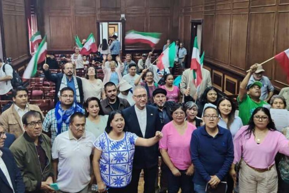 وقفة تضامنية مع ايران في المكسيك ضمن حملة "أنا ادعم ايران"