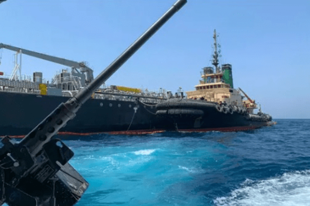 رویترز گزارش داد: ایران کشتی‌های توقیفی را به بندرعباس برد