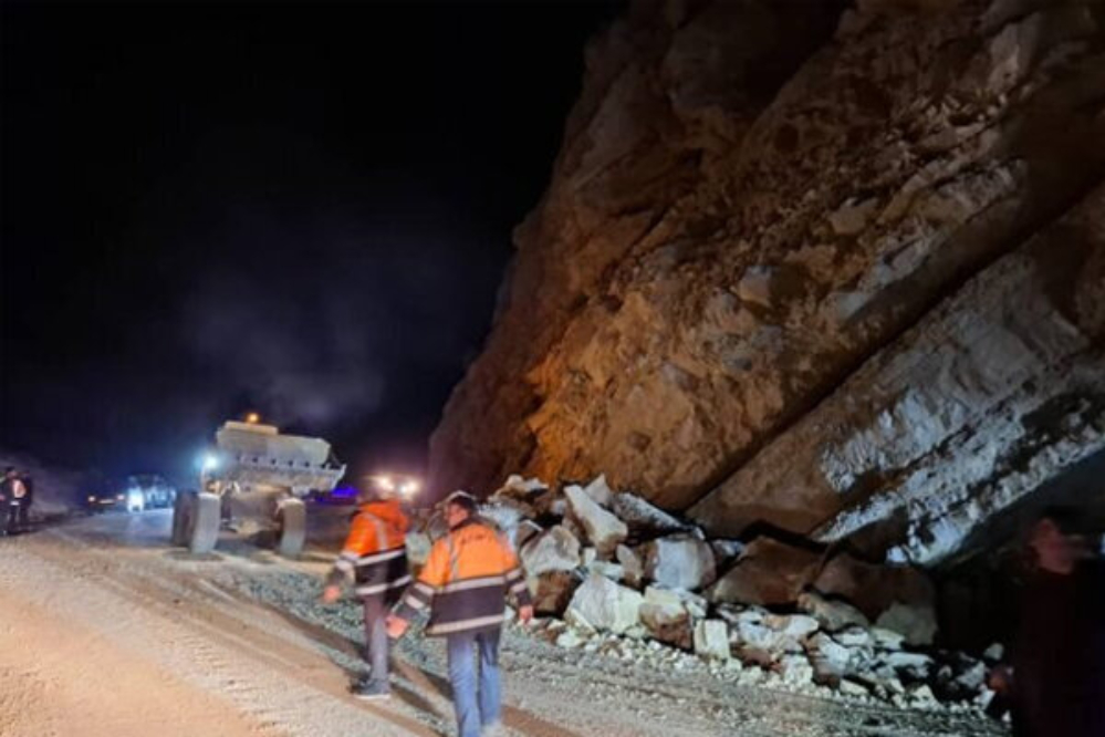 آزادراه تهران-پردیس تا 24 ساعت آینده مسدود می ماند