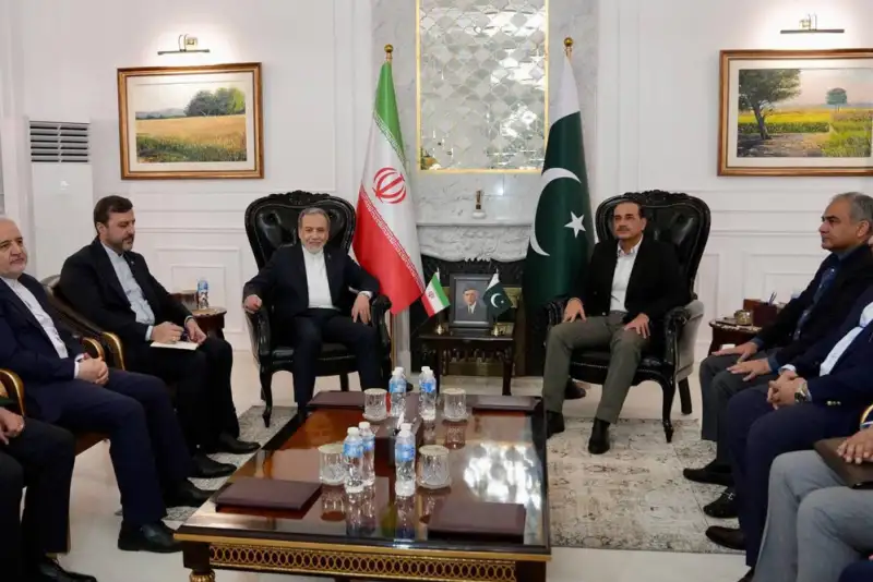 رمزگشایی از سفر دوره‌ای عراقچی در میانه آتش بس شکننده