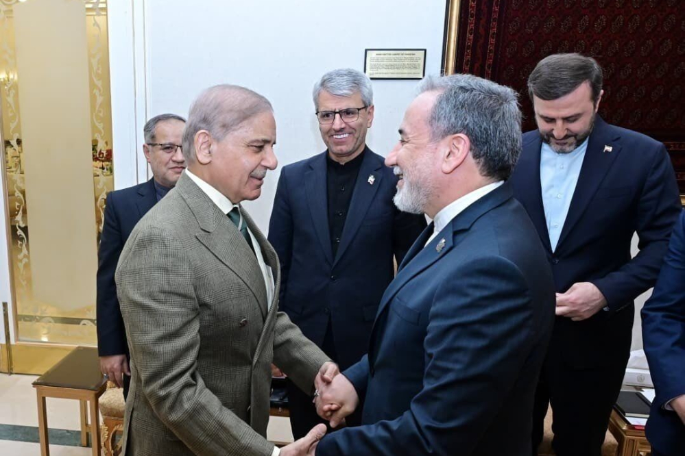 نخست وزیر پاکستان از دیدارش با عراقچی چه گفت؟