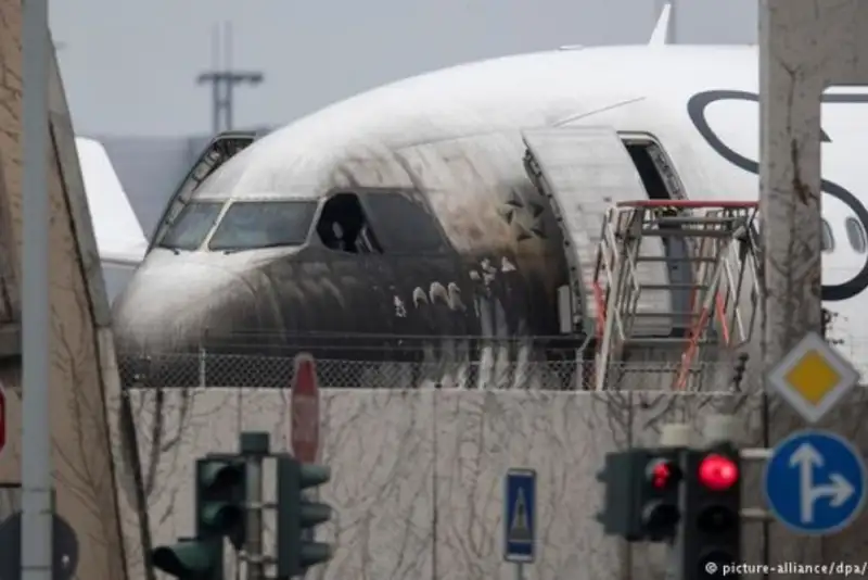 حادثه هوایی در هند؛ تخلیه اضطراری هواپیما با چند مصدوم