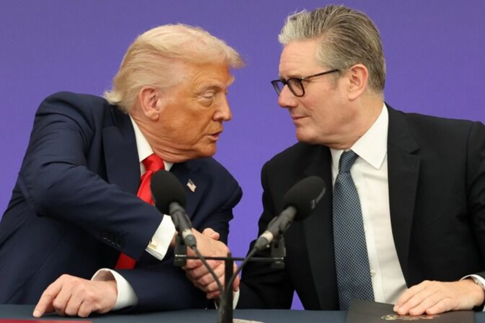 رایزنی تلفنی استارمر و ترامپ درباره ازسرگیری کشتیرانی در تنگه هرمز