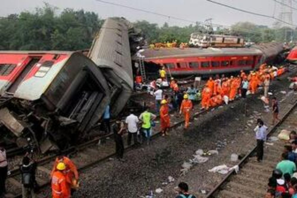 برخورد مرگبار دو قطار در اندونزی؛ 14 کشته و 84 زخمی+ فیلم