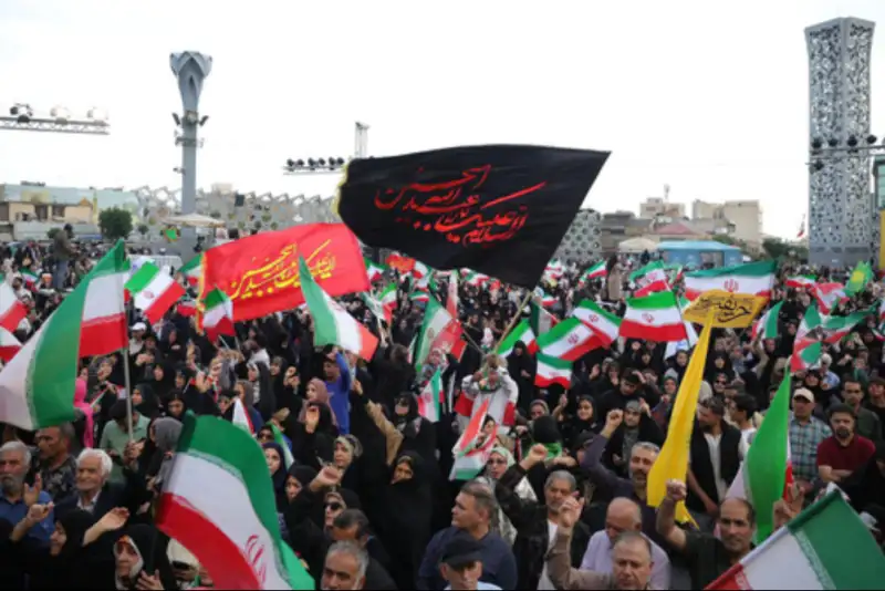 اجتماع 10 کیلومتری امام رضایی‌‌ها برای ایران