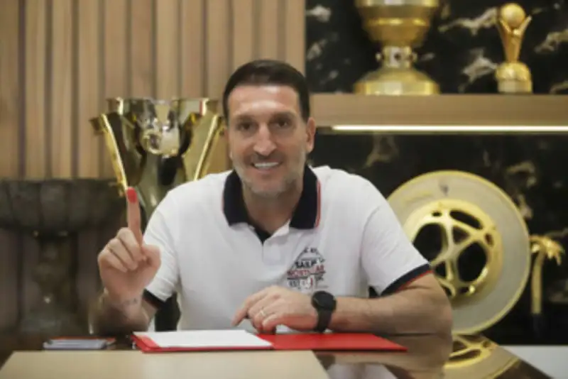 ادموند بزیک، مدیر جدید آکادمی سرخ‌پوشان شد