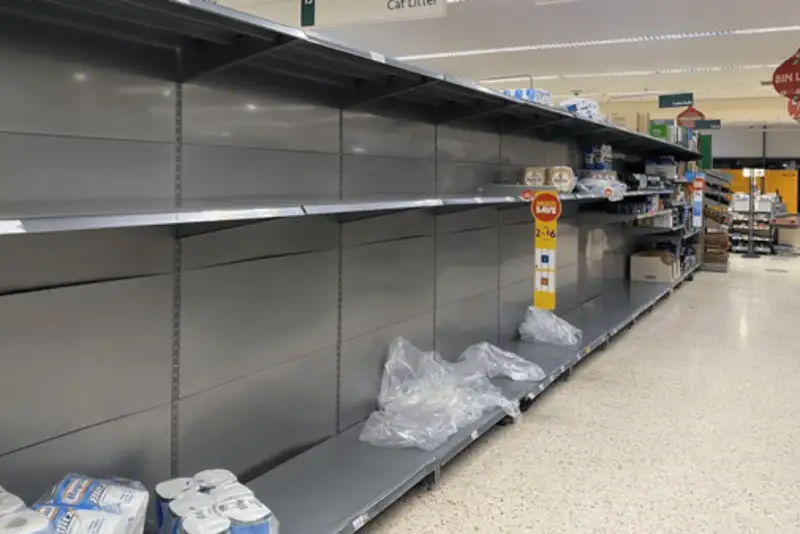 بازار خرده‌فروشی بریتانیا در آستانه زمین‌گیر شدن