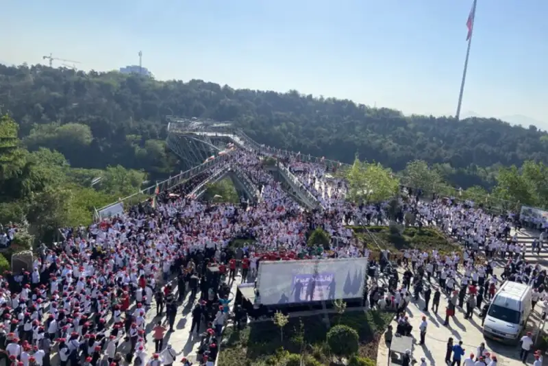 حضور گسترده ورزشکاران در مراسم روز خلیج فارس روی پل طبیعت