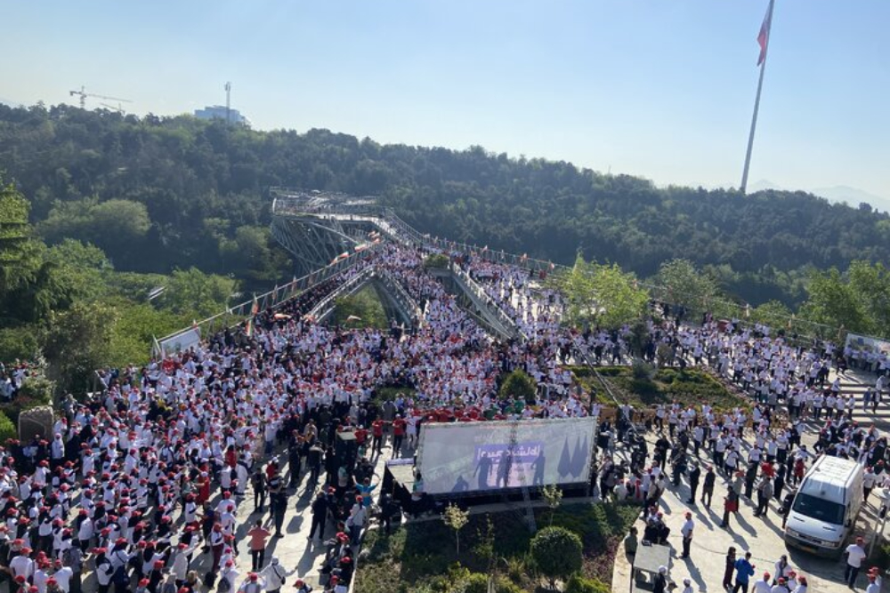 حضور گسترده ورزشکاران در مراسم روز خلیج فارس روی پل طبیعت