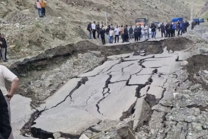 رانش زمین محور مرزی خوی - قطور را مسدود کرد