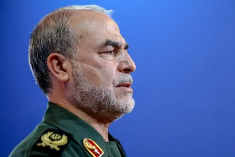 معاون سیاسی سپاه : تردد در تنگه هرمز فقط با اجازه ایران انجام خواهد شد
