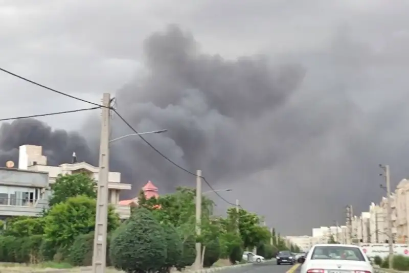 پاساژ ارغوان اندیشه طعمه حریق شد