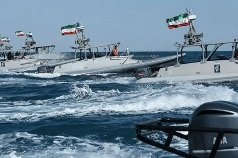 معاون نیروی دریایی سپاه: امنیت خلیج فارس خط قرمز ایران است