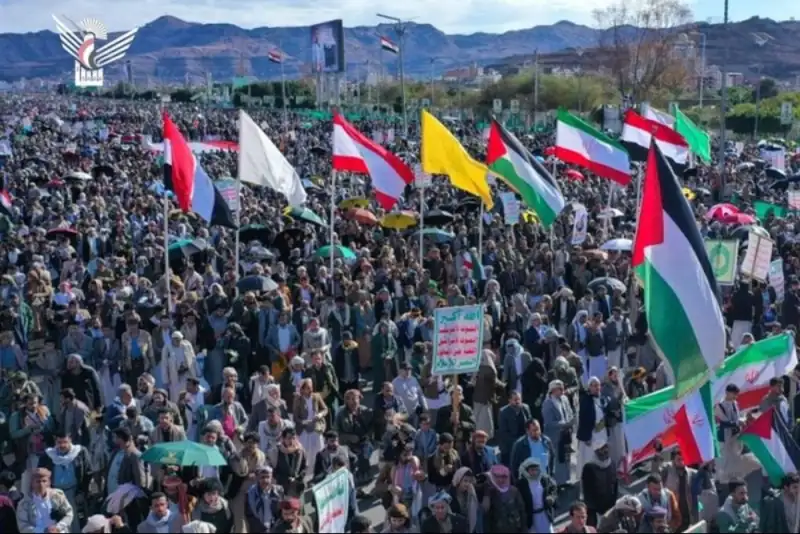 یمن: تجاوز آمریکا و اسرائیل به ایران منطقه را به سوی جنگ فراگیر می‌برد