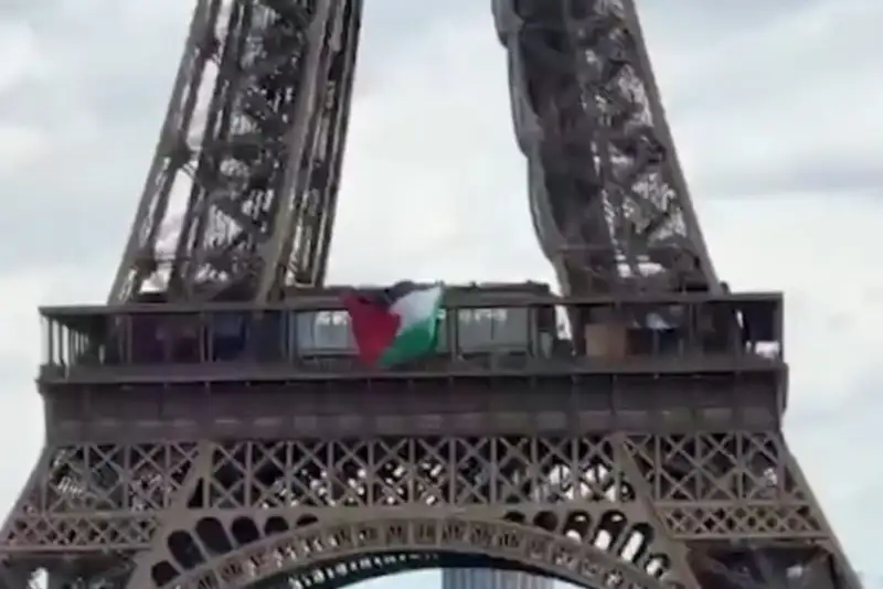 اهتزاز پرچم فلسطین بر فراز برج ایفل +فیلم