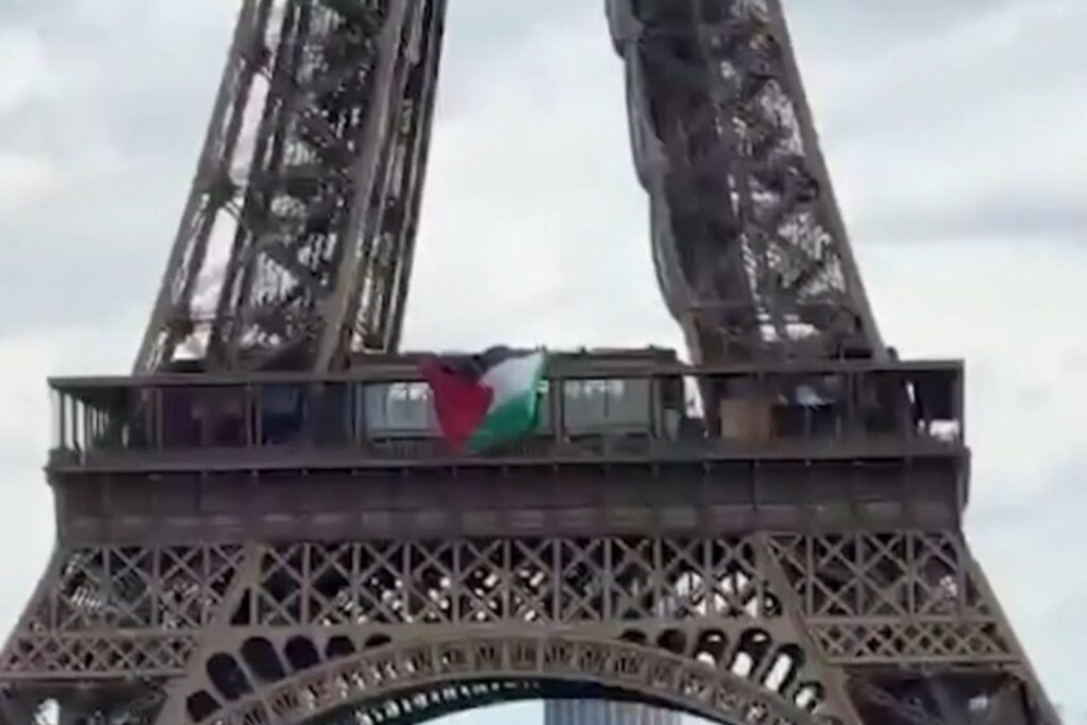 اهتزاز پرچم فلسطین بر فراز برج ایفل +فیلم