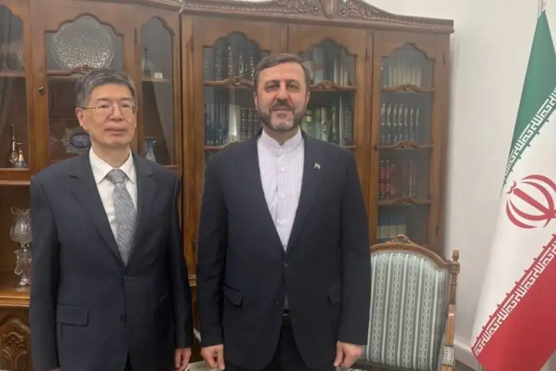 دیدار و رایزنی غریب‌آبادی و سفیر چین در تهران