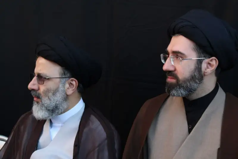 مسئولیت‌پذیری، توجه به عدالت، دیپلماسی فعال ومردمی بودن از ویژگی های شهید رئیسی بود