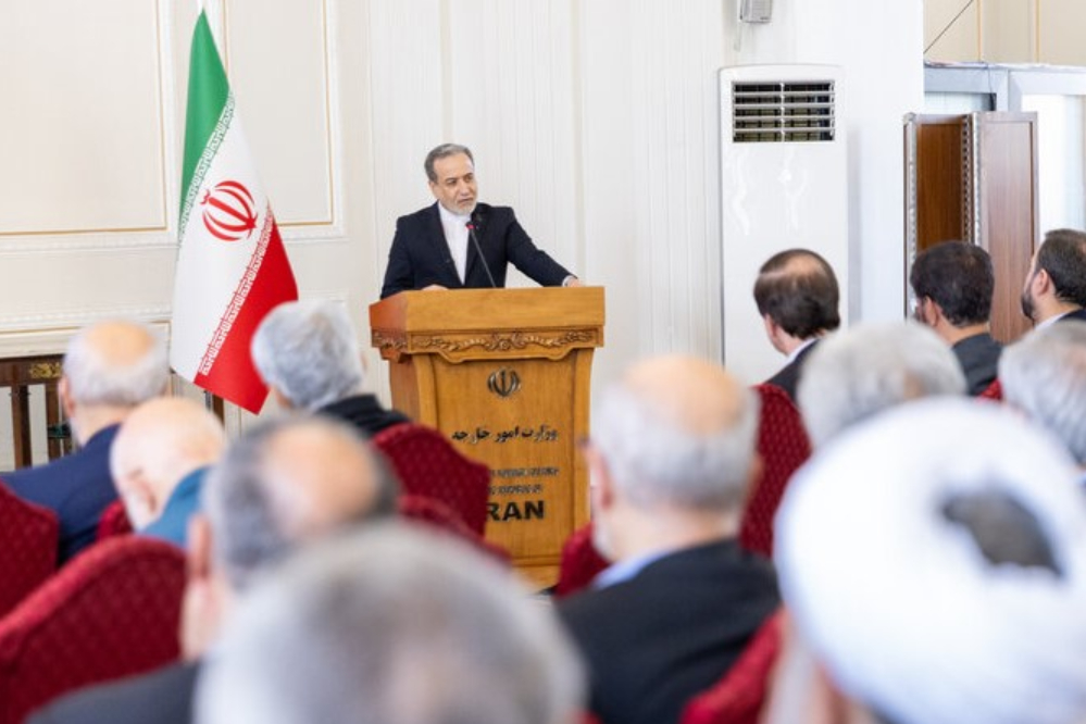 عراقچی: سفارت‌خانه‌های ایران در جنگ دیپلماسی عمومی و رسانه‌ای پیروز شدند