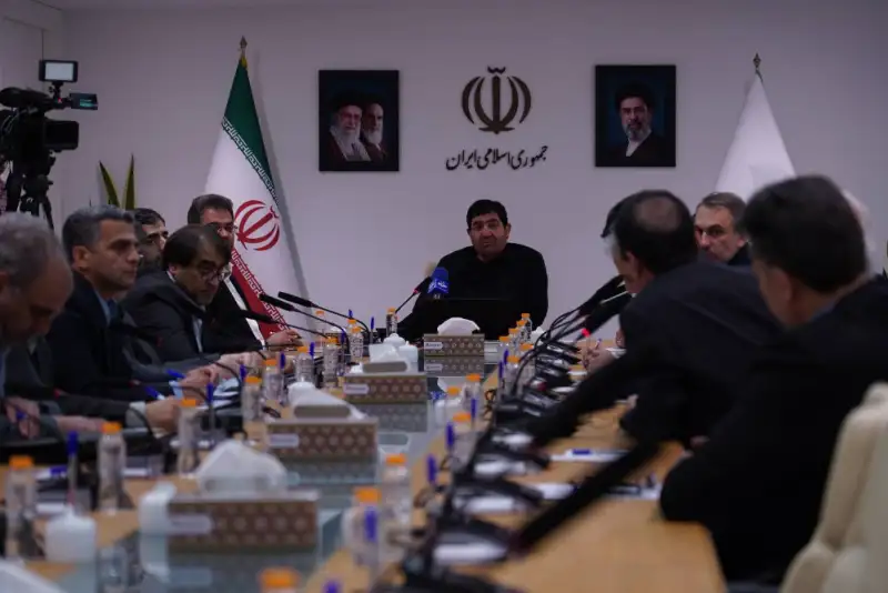 دکتر مخبر: تولیدکنندگان با کمک به دولت در سنگر امنیت غذایی نیز دشمن را شکست دهند