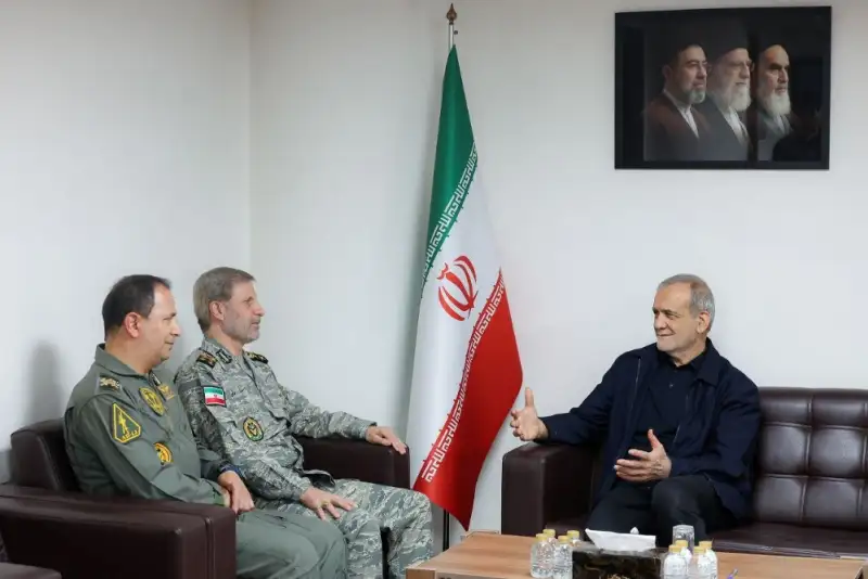 پزشکیان : آمادگی عملیاتی ارتش اقتدار دفاعی ایران را به نمایش گذاشت