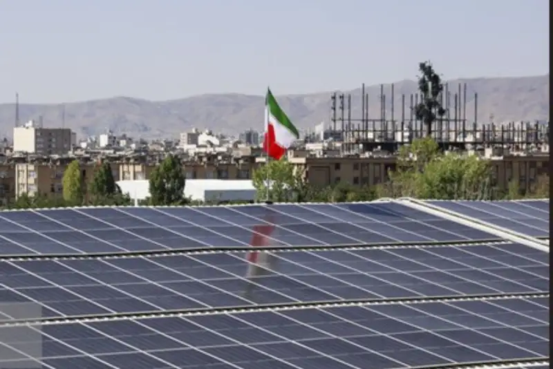 افتتاح نیروگاه خورشیدی 130 مگاواتی در ساوه