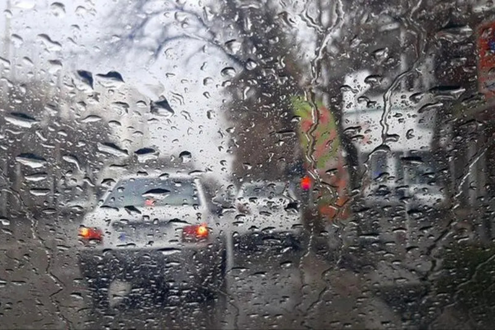 ترافیک سنگین در آزادراه‌های منتهی به تهران؛ هراز و فیروزکوه بارانی شد