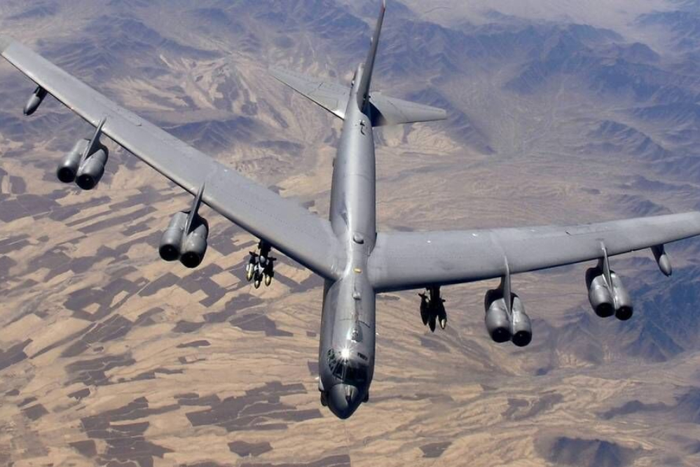 سقوط بمب‌افکن استراتژیک B-52 ارتش آمریکا در کالیفرنیا