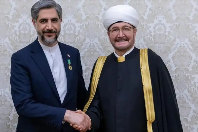 اعطای نشان عالی «وحدت معنوی» روسیه به رایزن فرهنگی ایران
