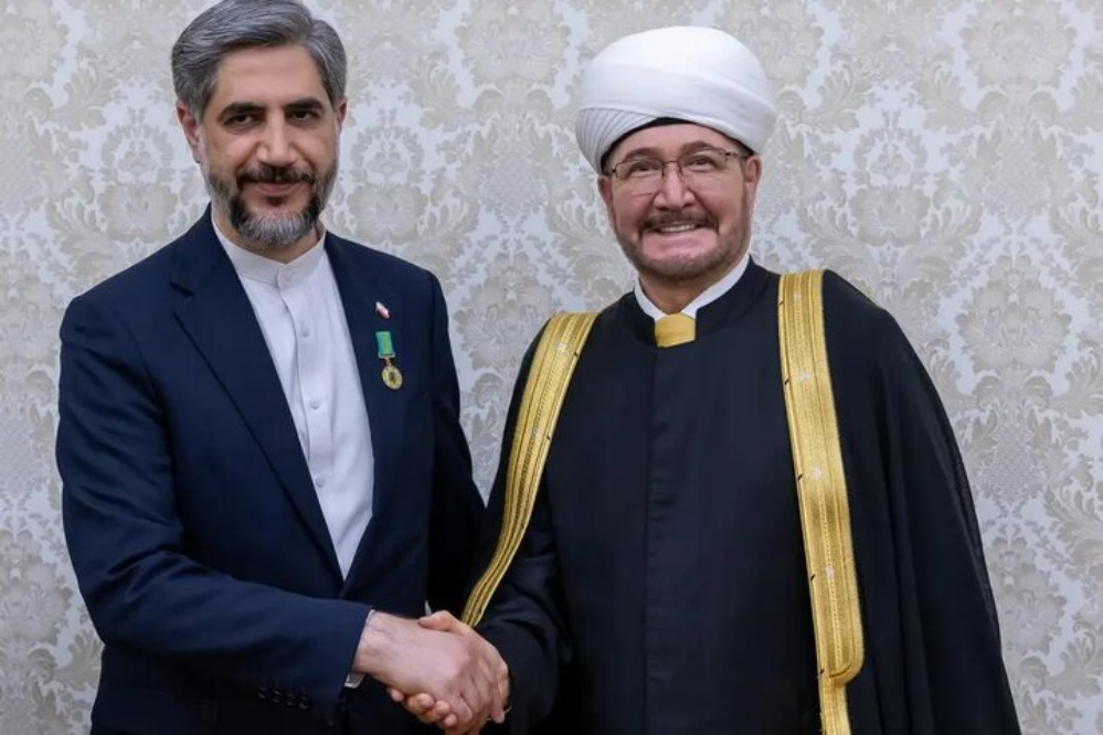 اعطای نشان عالی «وحدت معنوی» روسیه به رایزن فرهنگی ایران