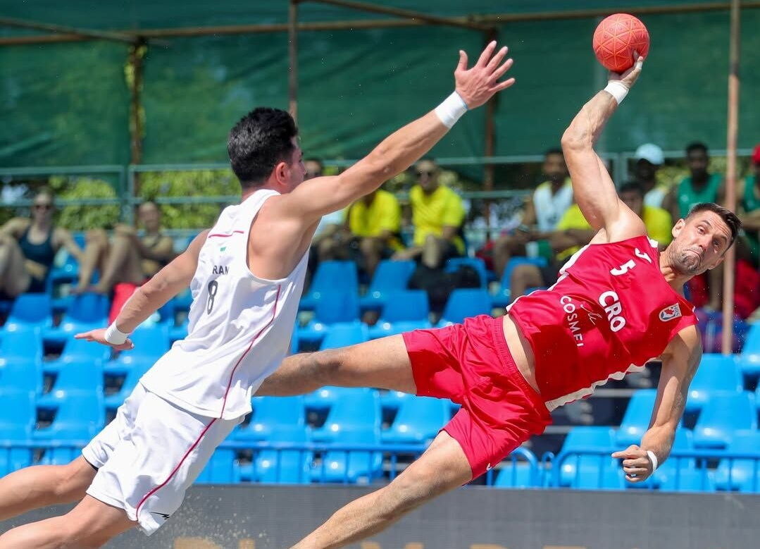 Iran claims second place at Croatia beach handball tournament