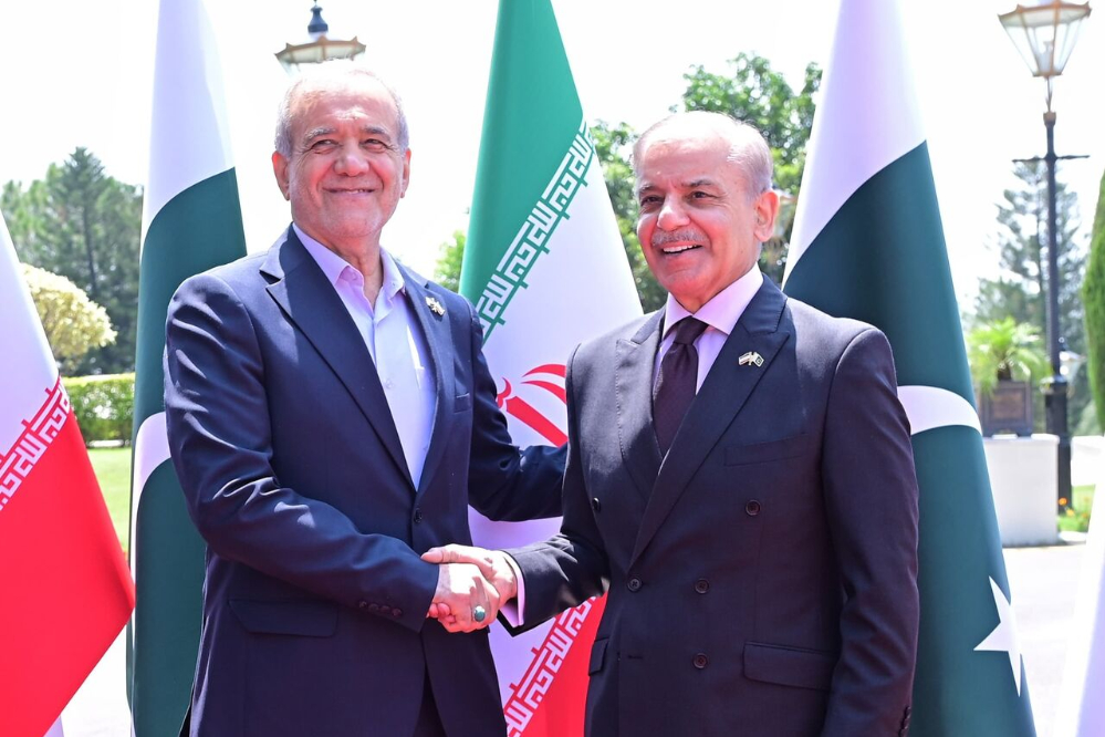 سفر پزشکیان بیانگر آرمان‌های مشترک تهران - اسلام‌آباد برای صلح است