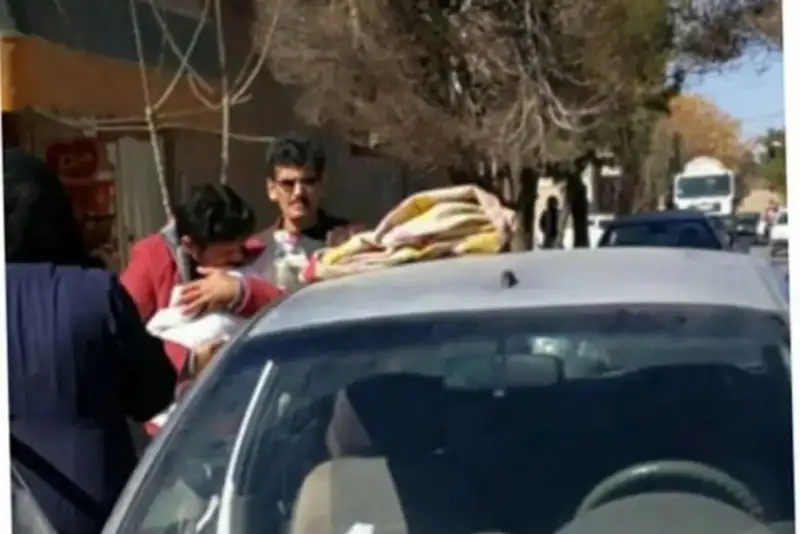 نجات معجزه‌آسای کودک 2 ساله از خودروی داغ در فریمان